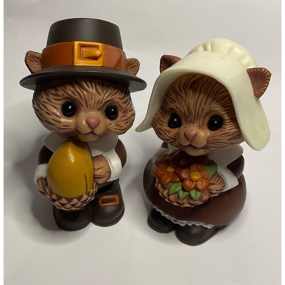 THANKSGIVING PILGRIM SQUIRRELS CHIPMUNKS SALT & PEPPER SET 3"x1.5" ACORN BOUQUET